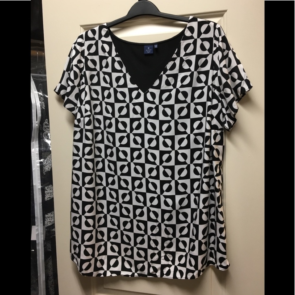 Kaari Blue Womens plus size 2X Back white top